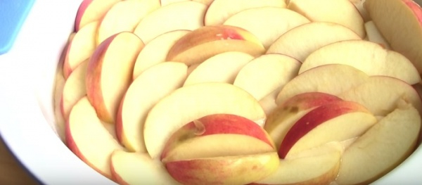 Яблочный пирог на сметане — подробный рецепт