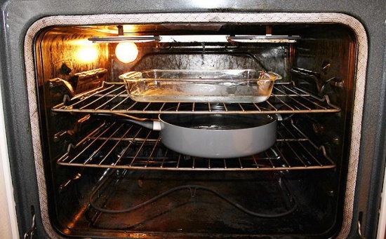 Как почистить духовку от пригоревшего жира в домашних условиях